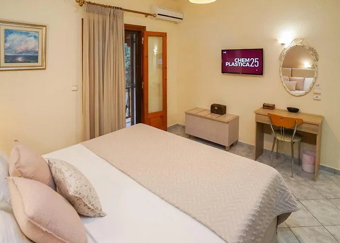 Forest Skiathos Apartment Troulos